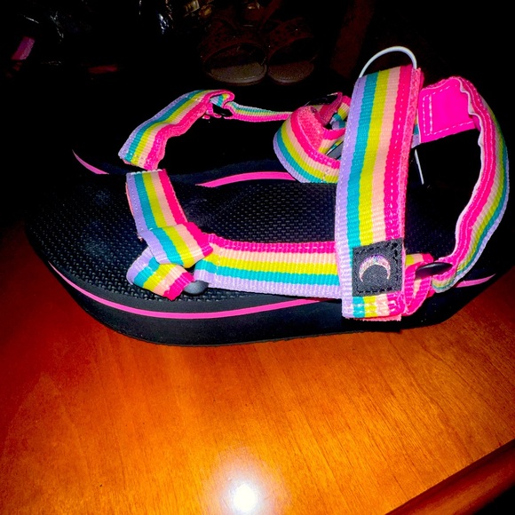 Girls sz 5 sugar & jade brand children’s place black soles rainbow straps - Picture 1 of 2